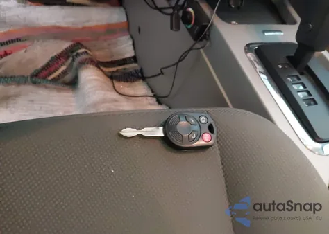 2009 Ford Escape Xlt z USA, uszkodzony, nr VIN 1FMCU93G59KC04613